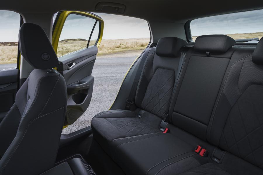 Интерьер Volkswagen Golf Style 2020 года  (UK) (фото 30 из 40)